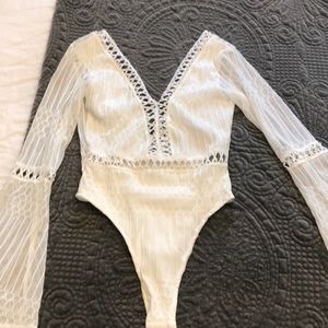 *NEW, NEVER WORN!* Gauzy bell sleeved body suit!